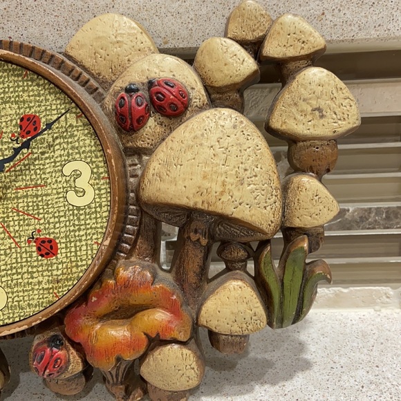 ‼️ SOLD ‼️ Vintage Mushroom Clock - Picture 6 of 6